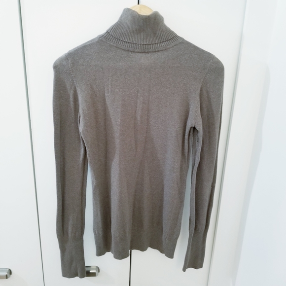 3/$45 Urban Behavior | Grey Tan Cotten Turtleneck Top Sweater - Picture 5 of 5